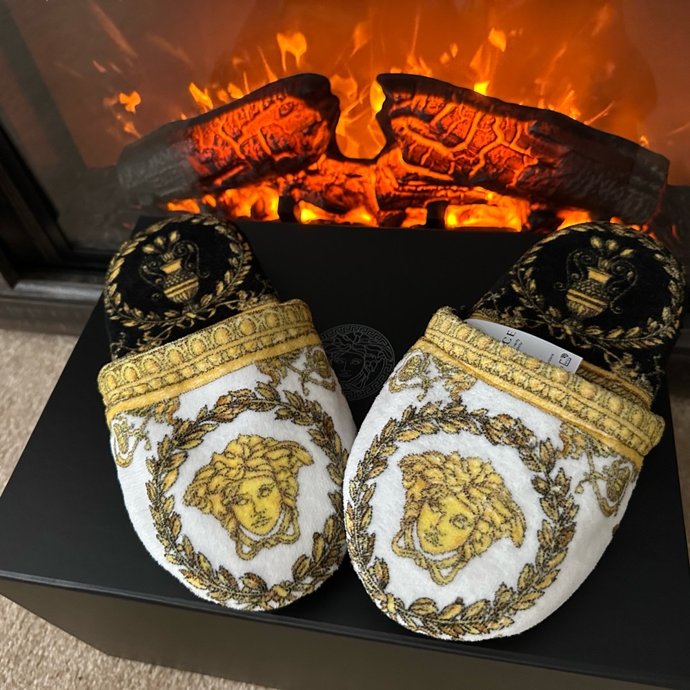 Versace slippers - Picture 2 of 7